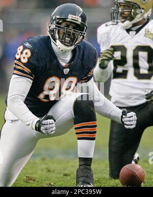 Chicago Bears tight end Desmond Clark against the Oakland Raiders in the first  day game at the new Soldier Field in Chicago on Sunday, Oct. 5, 2003. Photo  via Newscom Stock Photo - Alamy