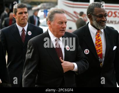 Former Kansas City Chiefs Bobby Bell, Jan Stenerud during an NFL football  game against the Dallas Cowboys Sunday, Aug. 11, 2009, in Kansas City, Mo.  (AP Photo/Ed Zurga Stock Photo - Alamy