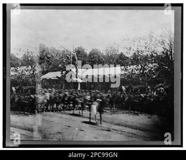Mounted cavalry riding past reviewing stand during the 'grand review' of the Union Army, Washington, D.C.. No. 1252, On verso: Grand Review of Army, Wash. D.C, May 1865, Printed 1905 by Handy Studio, Washington, D.C. United States, Army, Rites & ceremonies, Washington (D.C.), 1860-1870, Parades & processions, Washington (D.C.), 1860-1870, Reviewing stands, Washington (D.C.), 1860-1870, United States, History, Civil War, 1861-1865, Commemoration. Stock Photo