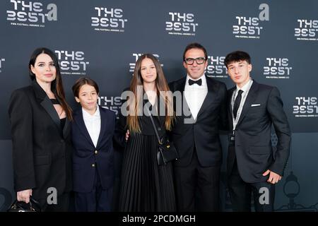 Paris, France. 27th Feb, 2023. Alessandro Del Piero with his wife Sonia Amoruso (left) and children Sasha Del Piero, Dorotea Del Piero and Tobias Del Piero on the green carpet during the The Best FIFA Football Awards 2022 at Salle Pleyel in Paris, France. (Foto: Daniela Porcelli/Sports Press Photo/C - ONE HOUR DEADLINE - ONLY ACTIVATE FTP IF IMAGES LESS THAN ONE HOUR OLD - Alamy) Credit: SPP Sport Press Photo. /Alamy Live News Stock Photo