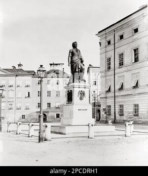 1890 ca , Salzburg , AUSTRIA : The celebrated austrian music composer WOLFANG AMADEUS MOZART ( 1756 - 1791 ). Monument in Salitzburg .  - COMPOSITORE - OPERA LIRICA - CLASSICA - CLASSICAL - PORTRAIT - RITRATTO - MUSICISTA - MUSICA  - SALISBURGO  -   - HISTORY - FOTO STORICHE - MONUMENTO - MONUMENT - STATUA - STATUE - SCULPTURE - SCULTURA - GEOGRAPHY - GEOGRAFIA - ARCHITETTURA - ARCHITECTURE - ARTS - ARTE -- -- ARCHIVIO GBB Stock Photo