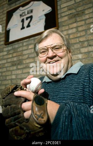 Former MLB MVP Denny McLain shares his joy for meeting fans, signing  autographs - Sports Collectors Digest