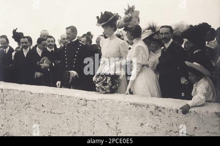 1900 ca : The french princesse Helene of Orleans ( Duchessa ELENA di ...