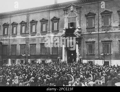 1939 , 23 january, Roma , ITALY: The italian  royal princess of  MARIA di SAVOIA ( Maria Francesca Anna Romana di Savoia - 1914 - 2001 ), daughter of King of Italy VITTORIO EMANUELE III and Queen ELENA ( Helene of Montenegro ). She married in Rome, PALAZZO DEL QUIRINALE ,  on 23 January 1939 to Prince Luigi Carlo of Bourbon-Parma ( 1899 - 1967 ), son of prince Roberto I di Borbone-Parma Duca di Parma ( 1848 -  1907 ) and royal princess Maria Antonia di Braganza of Portugal ( 1862 - 1959 )- BRAGANCE  - ITALIA  - Ludwig Carl - Karl -  BORBONE PARMA - BORBONE-PARMA - SAVOJA - CASA SAVOIA - REALI Stock Photo