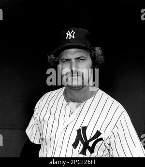 New York Yankees catcher Thurman Munson, left, has a dejected expression as  Los Angeles Dodgers Davey Lopes heads for the dugout in the first inning  after hitting a home run in the