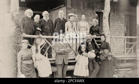 1892 ca , Baddeck, Nova Scotia , USA : The american  telephone  inventor ALEXANDER GRAHAM BELL ( 1847 - 1922 ) with family. In this photo :  Mabel Hubbard Bell , Alexander Graham Bell , Dr. Bartol ,  Alexander Melville Bell ( 1819 - 1905 ). , Eliza Grace Symonds  and Mary True with children , Daisy Bell , Gypsy Grossman , and Elsie Bell and others frriend at the lodge, Baddeck, Nova Scotia - foto storiche - foto storica  - scienziato - scientist  - portrait - ritratto  - HISTORY - TELEFONIA - INVENTORE DEL TELEFONO - phone - beard - barba - SCIENZIATO - SCIENTIST - profilo - profile - uomo anz Stock Photo