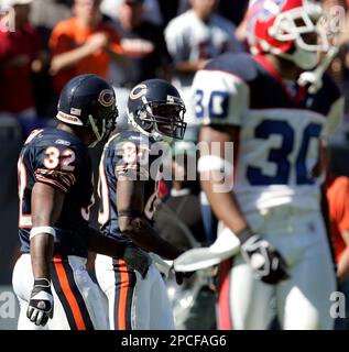 Chicago Bears' Bernard Berrian, left, beats out Washington