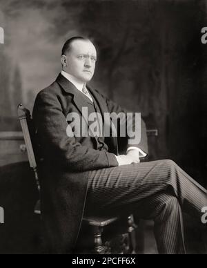 1920 ca, Washington , USA : The german archeologist  Baron BOLKO Von RICHTHOFEN ( 1899 - 1983 ). Photo by  by Harris & Ewing , Washington . Brother of the  celebrate fighter pilot known as the RED BARON , the Baron Freiherr  MANFRED von RICHTHOFEN ( 1892 - 1918 )and hero war pilot Lothar  Von Richthofer ( 1894 - 1922 ). Cousins of the Luftwaffe field marshal Wolfram von Richthofen ( 1895 - 1983 ).  Bolko Von Richthofen engaged in a bitter dispute about the ethnicity of the Lusatian and Pomeranian cultures with the Polish archaeologist Jozef Kostrzewski . After the war ended, he participated as Stock Photo