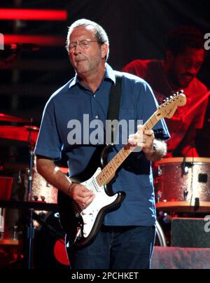 musician-eric-clapton-performs