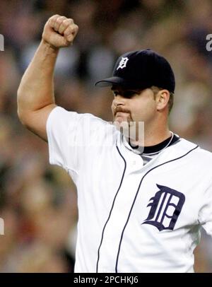 Todd Jones - Detroit Tigers catcher Ivan Rodriguez #7 and