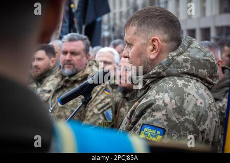 Kyiv, Ukraine. 10th Mar, 2023. Valeriy Fyodorovych Zaluzhniy utters farewell words at the coffin with the body of Ukrainian soldier and hero of Ukraine Dmytro Kotsiubailo, known as ''Da Vinci'', during a funeral ceremony on Independence Square in central Kyiv. Valerii Fedorovych Zaluzhnyi is a Ukrainian four-star general who has served as the Commander-in-Chief of the Armed Forces of Ukraine since 27 July 2021. He is also concurrently a member of the National Security and Defense Council of Ukraine. (Credit Image: © Mykhaylo Palinchak/SOPA Images via ZUMA Press Wire) EDITORIAL USAGE ONLY! Not Stock Photo