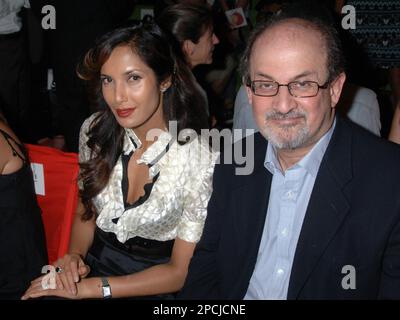 Padma Lakshmi and Salman Rushdie arrive on the red carpet Stock Photo ...