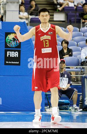 chinas-yao-ming-celebrates-a-