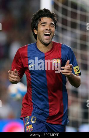 FC Barcelona player Deco, from Portugal, celebrates his goal