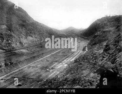 PANAMA : Panama Canal construction, 1908 ca   Culebra Cut looking south - GEOGRAPHY - GEOGRAFIA - FOTO STORICHE - HISTORY - HISTORICAL  - CANALE DI PANAMA - CENTRO AMERICA   ---  Archivio GBB Stock Photo