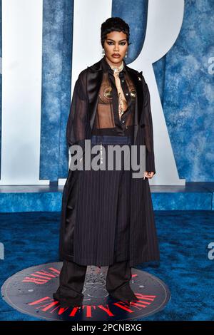 Teyana Taylor walking on the red carpet at The 2018 MTV Video Music