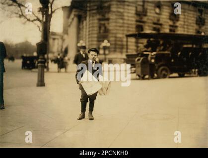 1912 , 14 april, Washington (D.C.), District of Columbia. , USA  : Israel April, 314 I St., S.W., Washington, D.C. 'I serves the President'. 9 yr. old news boy with no badge selling near Willard Hotel, Sunday P.M., 4    14    12. Been selling for several years. I found him selling after midnight April 17th and 18th. Quite a pugnacious little chap. He and his brother are said to have a large clientele among ambassadors and senators - NEWSBOYS  , Photos by LEWIS HINE ( 1874 - 1940 ) -  - NEWSBOYS  - BAMBINI -- LAVORATORI - BAMBINO - CHILDREN WORKERS - FACTORY - CHILDHOOD - INFANZIA - LAVORO MINO Stock Photo