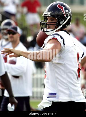 HOUP2002090801 - Houston, Sept. 8, (UPI) -- Houston Texans quarterback  David Carr (8) tries to escape the Dallas Cowboys defense during the 2nd  quarter on Sept. 8, 2002, in Houston. The Texans