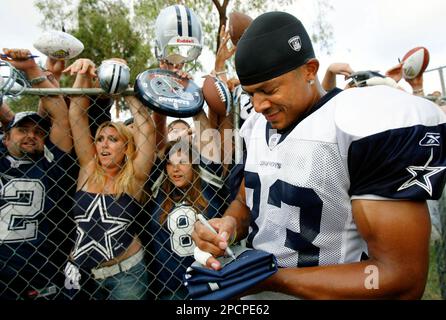 Dallas Cowboys' Terry Glenn makes an early catch in the first quarter in  front of Washington Redskins' Sean Taylor at Texas Stadium in Irving,  Texas, Sunday, September 17, 2006. (Photo by Ron