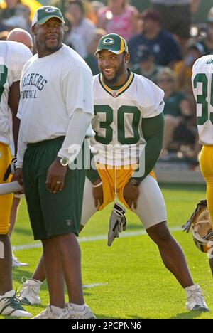 170728-N-CU914-329 GREEN BAY, Wis. (July 28, 2017) – David Robinson Jr.,  Command Master Chief, USS Green Bay (LPD 20), presents Green Bay Packers  linebacker Clay Matthews III with a ship's ball cap