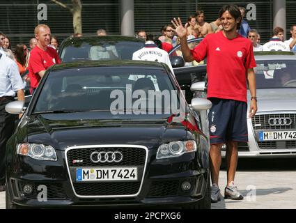 Roque Santa Cruz aus Paraguay Stuermer beim FC Bayern Muenchen