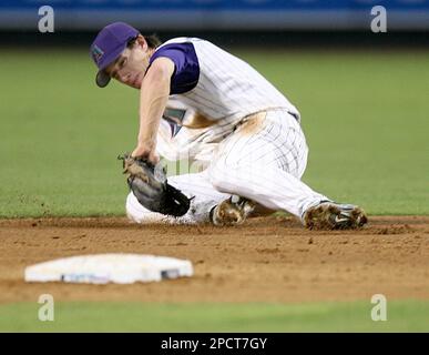 Arizona Diamondbacks second baseman Craig Counsell waits for the game  between the Diamondbacks and the San Diego Padres at Petco Park, San Diego,  CA, August 30, 2005. (UPI Photo/Roger Williams Stock Photo 