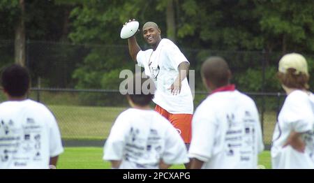 Cincinnati Bengals wide receiver Kelley Washington (87) does a celebration  dance following his touchdown in the first quarter against the Detroit  Lions December 18, 2005 at Ford Field in Detroit. (UPI Photo/Scott