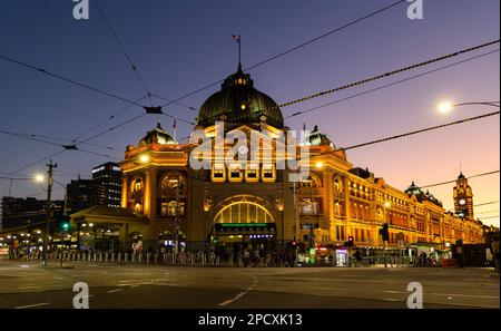 Flinders Street Station at night, Melbourne, Victoria, Australia Stock Photo