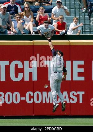 Arizona Diamondbacks Luis Gonzalez waves to some Colorado Rockies warming  up prior to start of four-game series at Coors Field in Denver August 14,  2006. (UPI Photo/Gary C. Caskey Stock Photo 