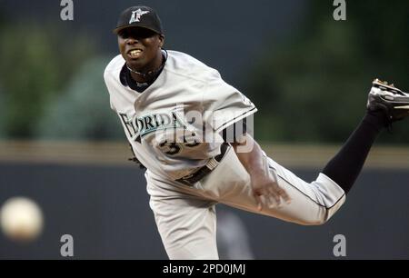 Florida Marlins starter Dontrelle Willis delivers a pitch during the first  inning of a spring training baseball game against the Baltimore Orioles,  Wednesday, March 7, 2007. (AP Photo/Charlie Riedel Stock Photo - Alamy