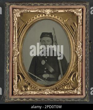 Unidentified soldier in Union infantry uniform and state of New York beltplate with musket. Liljenquist Family Collection of Civil War Photographs , pp/liljunion. United States, Army, People, 1860-1870, Soldiers, Union, 1860-1870, Military uniforms, Union, 1860-1870, Rifles, 1860-1870, United States, History, Civil War, 1861-1865, Military personnel, Union. Stock Photo