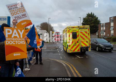 Hillingdon, Middlesex, UK. 14th March, 2023. Junior Doctors picketing outside Hillingdon Hospital in West London on day two of the Junior Doctors 72 hour strike over pay, pensions and working conditions. Many motorists passing the picket line were tooting their horns in support of the doctors. Credit: Maureen McLean/Alamy Live News Stock Photo