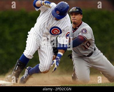 Boston Red Sox's Mark Bellhorn (12) tags out Chicago Cubs' Aramis