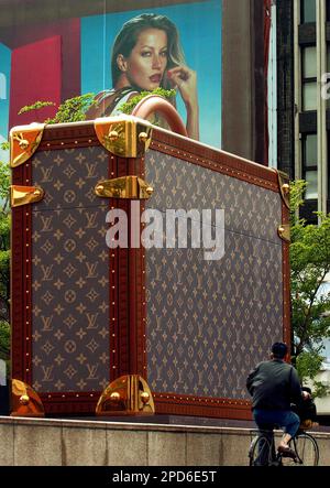 A huge Louis Vuitton bag is seen outside of Regent Hotel, Saturday, April  15, 2006, in Taipei, Taiwan. Taiwan is the fourth city setting huge LV bag  promote the new Maison class