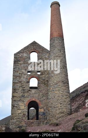 Old Cornish engine house on cliff top at wheal coates Stock Photo