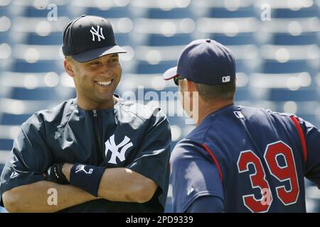 Cleveland Indians outfielder Kenny Lofton, left, talks with hitting coach  Derek Shelton before the Indians' baseball game against the Minnesota  Twins, Friday, July 27, 2007, in Cleveland. Lofton was traded from the