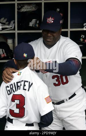 Team USA outfielder Ken Griffey, Jr., takes batting practice for the World  Baseball Classic Friday, March 3, 2006, at Chase Field in Phoenix.(AP  Photo/Paul Connors Stock Photo - Alamy