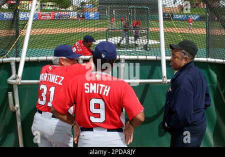 Team USA outfielder Ken Griffey, Jr., takes batting practice for the World  Baseball Classic Friday, March 3, 2006, at Chase Field in Phoenix.(AP  Photo/Paul Connors Stock Photo - Alamy