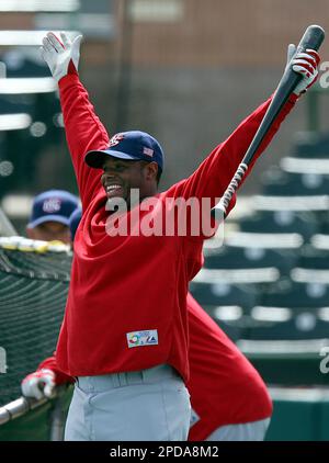 Team USA outfielder Ken Griffey, Jr., takes batting practice for the World  Baseball Classic Friday, March 3, 2006, at Chase Field in Phoenix.(AP  Photo/Paul Connors Stock Photo - Alamy