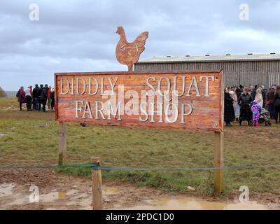 Chipping Norton, UK - March 12, 2023: Crowds of visitors queuing at  Diddly Squat Farm Shop opened in 2020 by Jeremy Clarkson. Stock Photo