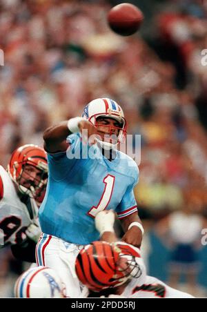 ** FILE ** Houston Oilers quarterback Warren Moon throws a pass against the  CIncinnati Bengals in this Oct. 14, 1990 file photo in Houston. Moon was  elected to the Pro Football Hall of Fame on Saturday, Feb. 4, 2006.(AP  Photo/Donna Carson Stock Photo