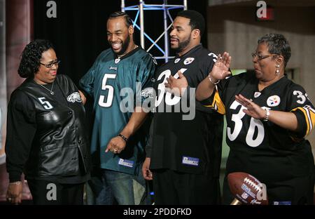 NFL - Jerome Bettis poses with his mother Gladys Bettis in Detroit