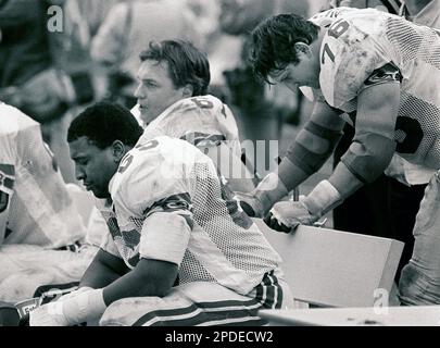 Seattle Seahawks Edwin Bailey (65), Robert Pratt (61) and Steve