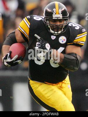 Pittsburgh Steelers Jerome Bettis became the the NFL ninth all-time leading  running back with 12075 yards, late in the fourth quarter at Heinz Feild in  Pittsburgh PA., in the game against the