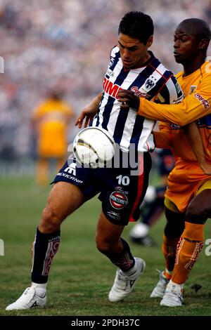 Dario Veron, left, of Pumas, fights to head the ball against Guillermo  Franco of Monterrey during the first game of the Mexican soccer championship  final at the University Stadium in Mexico City