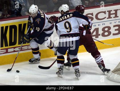 Newly acquired Ottawa Senators' Peter Bondra, right, is closely guarded by  Atlanta Thrashers' Marc Savard during second-period NHL action in Ottawa on  Thursday, Feb.19, 2004. (AP Photo/Simon Hayter Stock Photo - Alamy