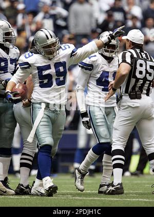 Dallas Cowboys linebacker Dat Nguyen (59) celebrates after recovering a  Detroit Lions fumble in the fourth quarter in Irving, Texas, Sunday, Nov.  20, 2005. Dallas won 20-7. (AP Photo/L.M. Otero Stock Photo - Alamy