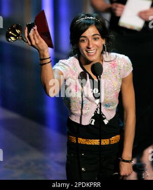 bebe-accepts-the-award-for-