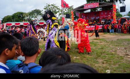 Boys Gathered To Watch The Reog And Lion Dance Attractions In Muntok City Stock Photo