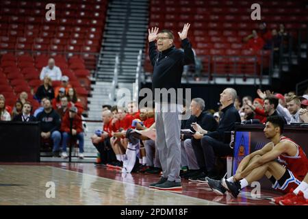 Madison, WI, USA. 14th Mar, 2023. Bradley Braves head coach Brian Wardle during the NCAA basketball NIT First Round game between the Bradley Braves and the Wisconsin Badgers at the Kohl Center in Madison, WI. Darren Lee/CSM/Alamy Live News Stock Photo